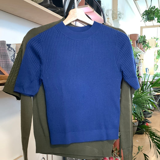 Uniqlo 100% wool knitted t-shirt
