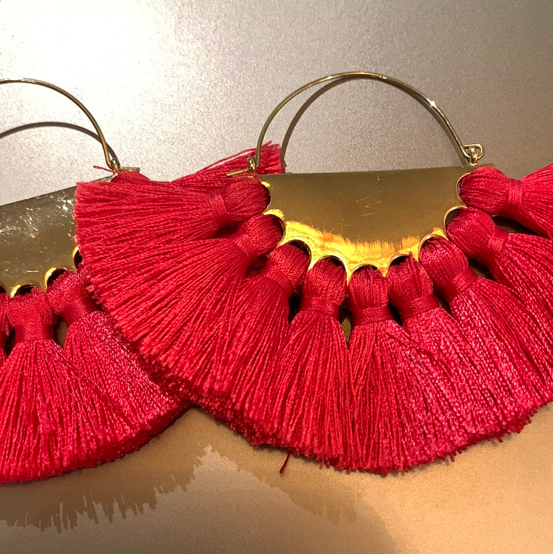 Gold earring with pink threads