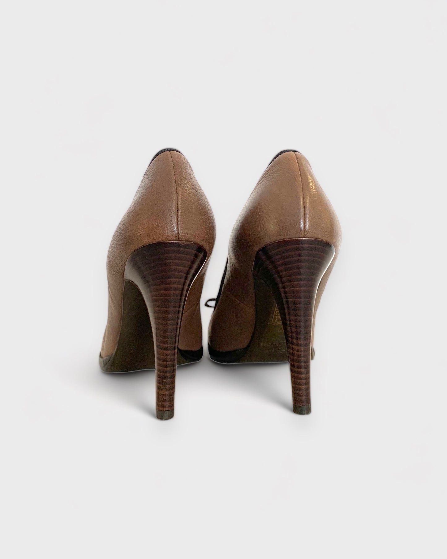 Marc by Marc Jacobs leather pump