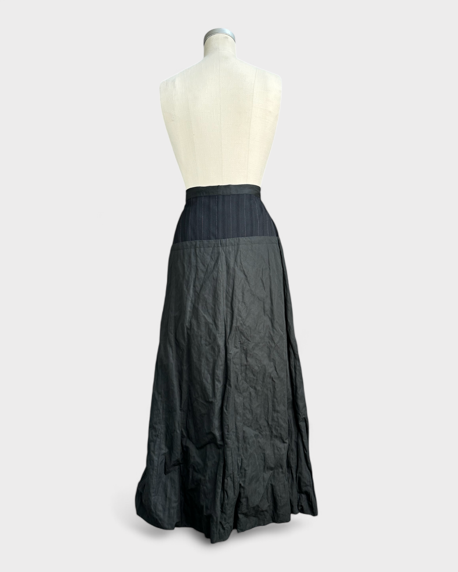 Black skirt, Sarah Pacini, 2