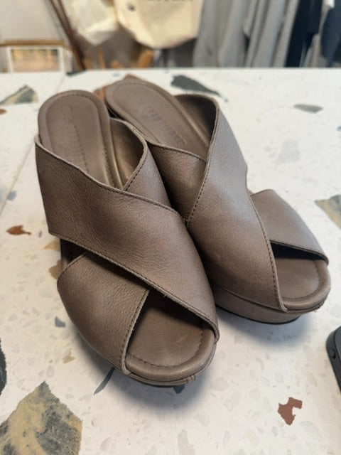 Mule cuir croisé Taupe La canadienne , 39